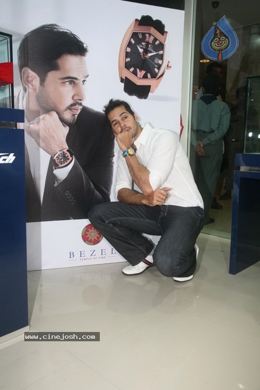 Dino Morea Inaugurated Bezel watch Store - 10 / 36 photos