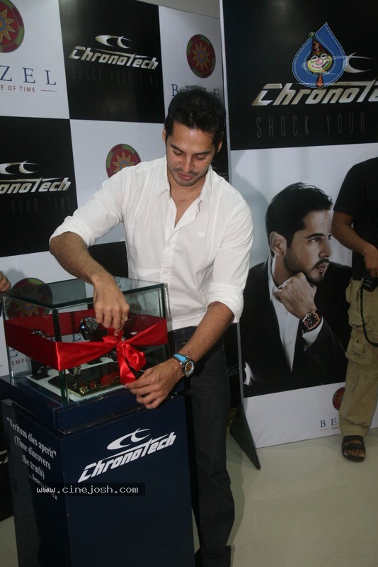 Dino Morea Inaugurated Bezel watch Store - 20 / 36 photos