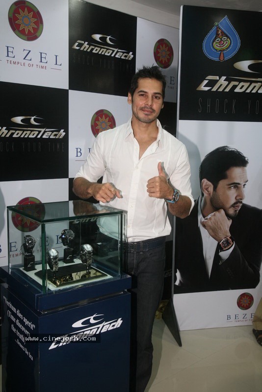 Dino Morea Inaugurated Bezel watch Store - 21 / 36 photos