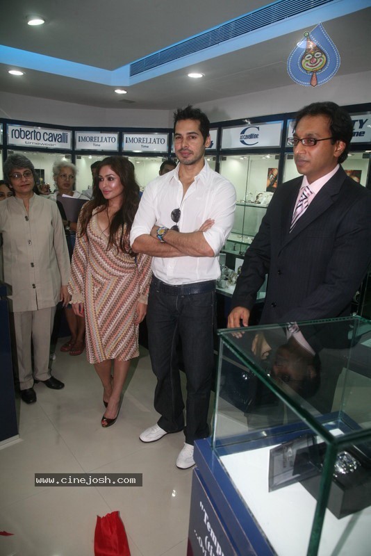 Dino Morea Inaugurated Bezel watch Store - 27 / 36 photos