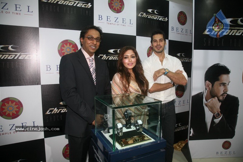 Dino Morea Inaugurated Bezel watch Store - 28 / 36 photos