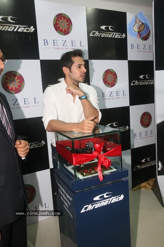 Dino Morea Inaugurated Bezel watch Store - 35 / 36 photos