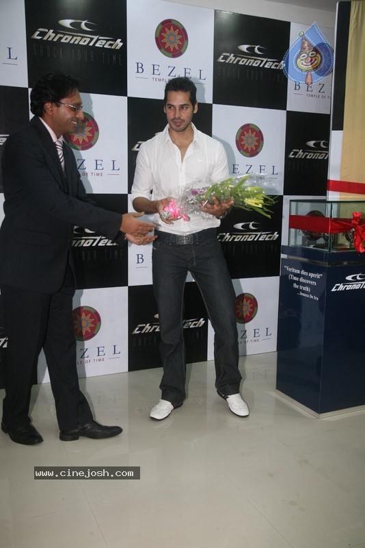 Dino Morea Inaugurated Bezel watch Store - 36 / 36 photos