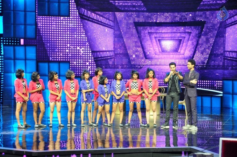 Dishoom Promotion at Star Plus Dance Show - 6 / 37 photos