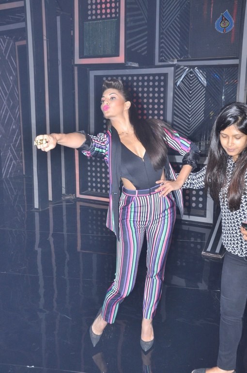 Dishoom Promotion at Star Plus Dance Show - 10 / 37 photos