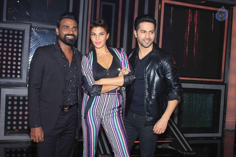 Dishoom Promotion at Star Plus Dance Show - 16 / 37 photos