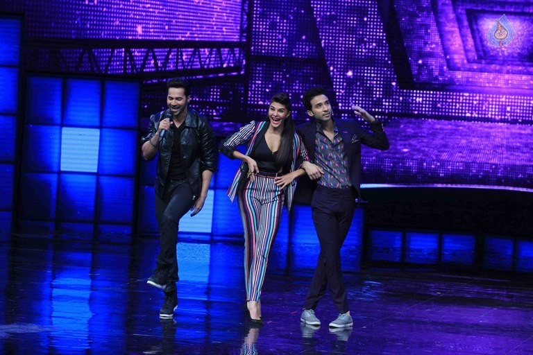 Dishoom Promotion at Star Plus Dance Show - 23 / 37 photos