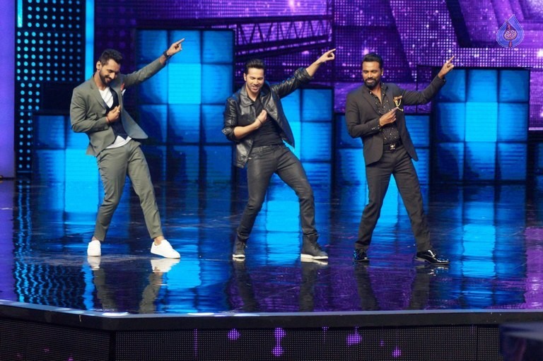 Dishoom Promotion at Star Plus Dance Show - 35 / 37 photos
