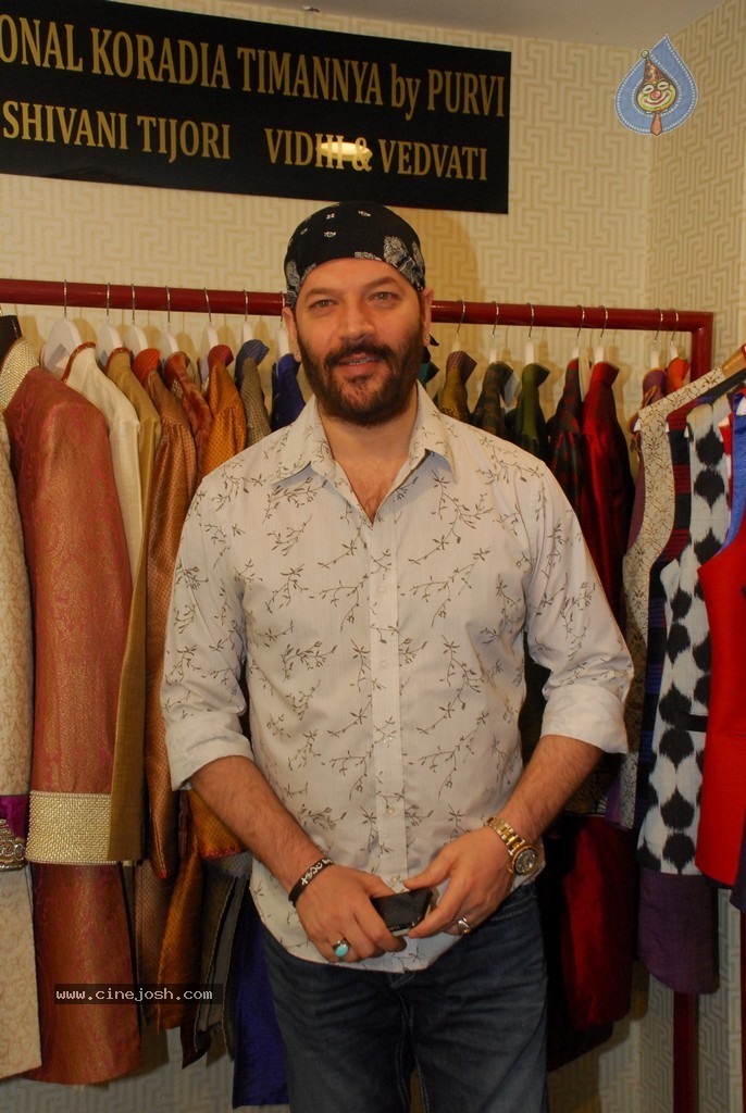 DVAR Photography n Fashion Exhibit - 3 / 59 photos