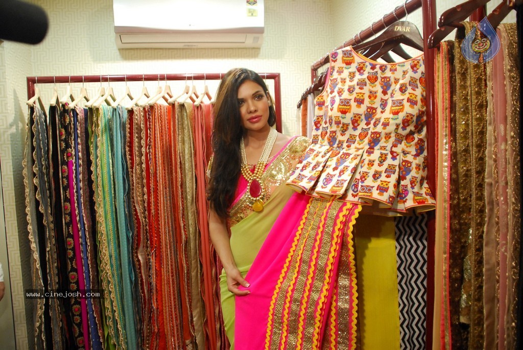 DVAR Photography n Fashion Exhibit - 15 / 59 photos