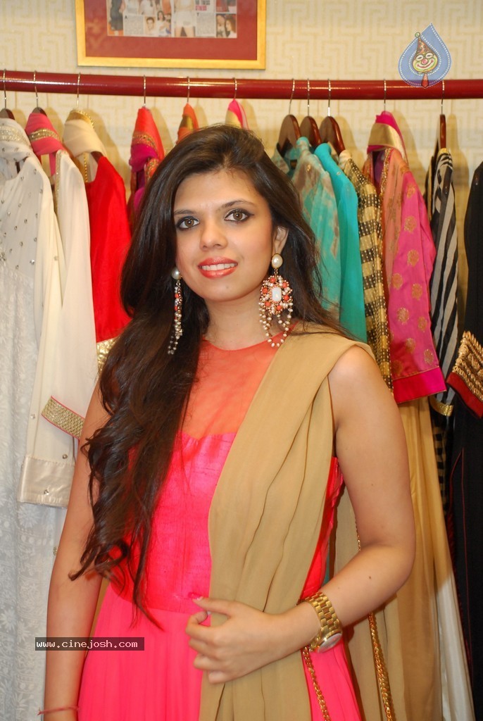 DVAR Photography n Fashion Exhibit - 22 / 59 photos