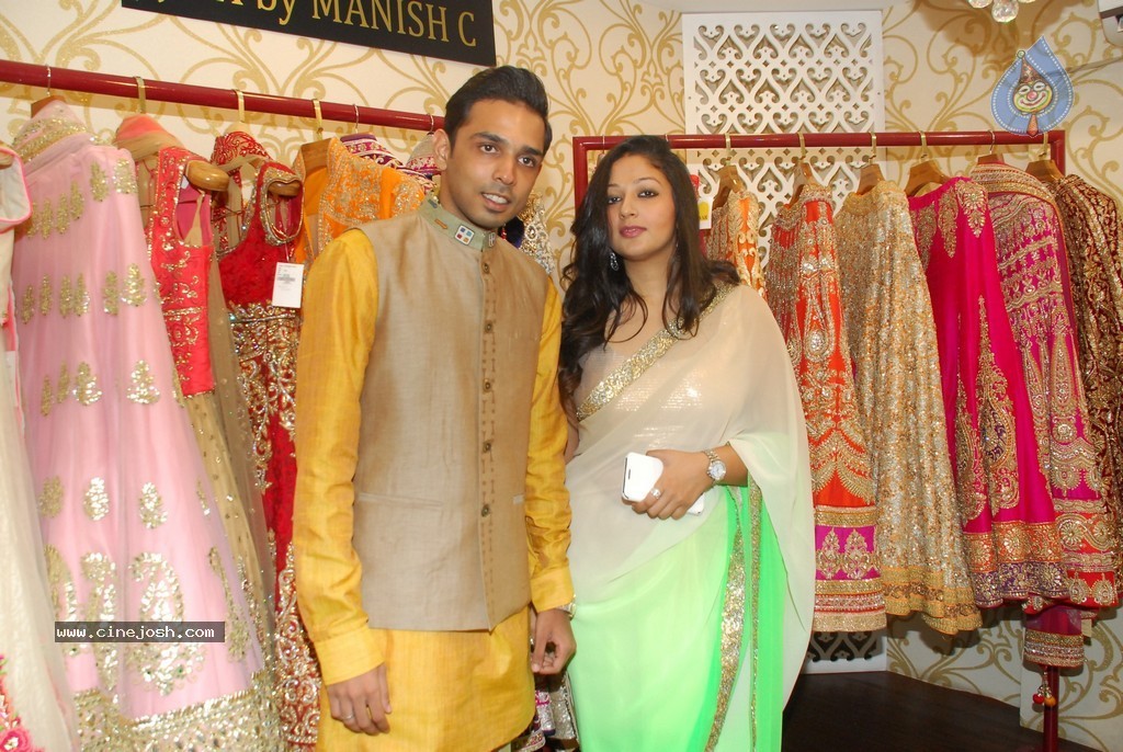 DVAR Photography n Fashion Exhibit - 47 / 59 photos