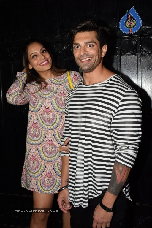 Ekta Kapoors Bash At Her Juhu Bungalow Photos - 9 / 21 photos