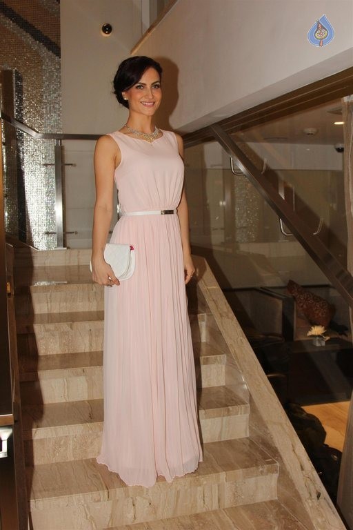 Elli Avram at Zoya Boutique Event - 10 / 20 photos