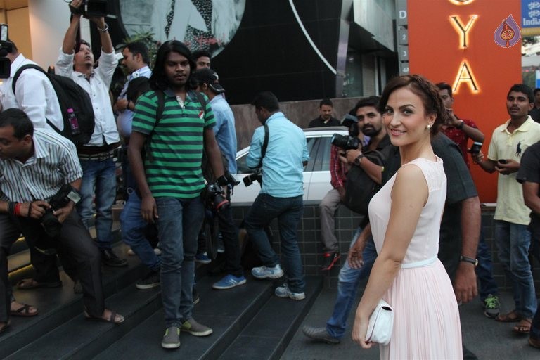 Elli Avram at Zoya Boutique Event - 17 / 20 photos