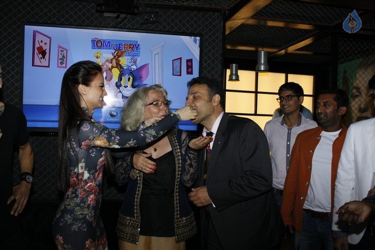 Elli Avram Birthday Party Photos - 29 / 42 photos