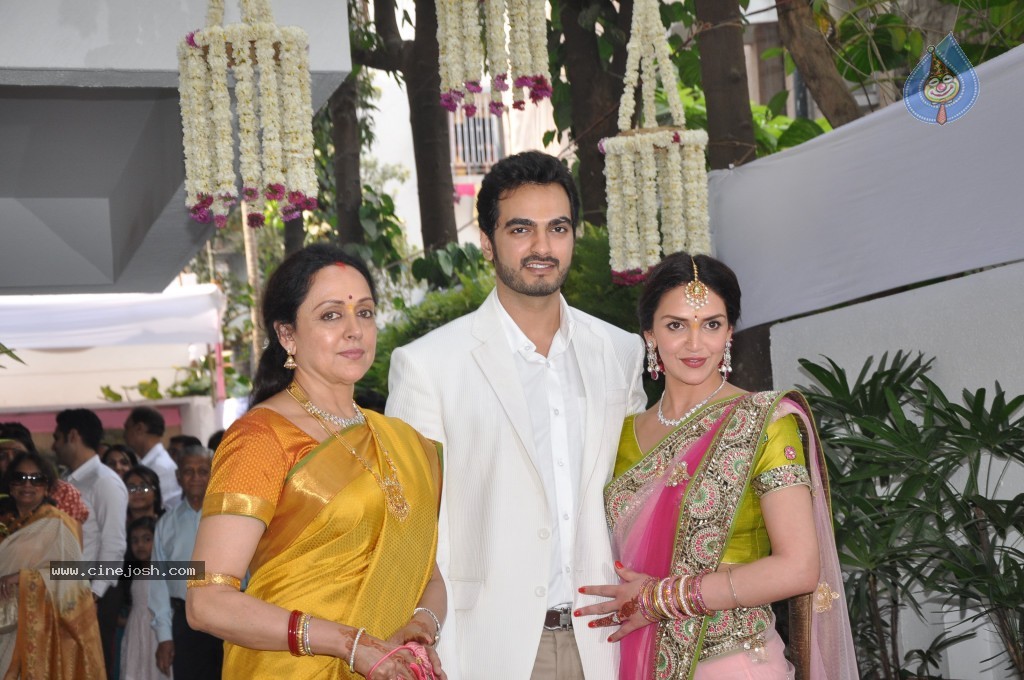 Esha Deol Engagement Photos - 4 / 31 photos