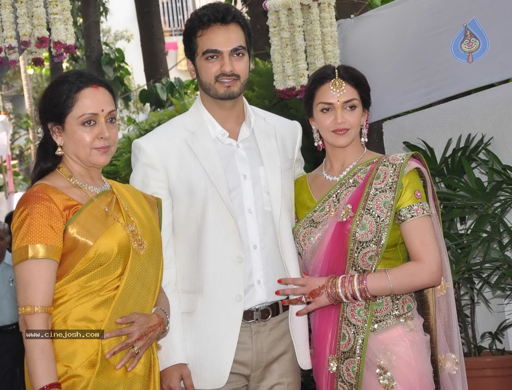 Esha Deol Engagement Photos - 19 / 31 photos