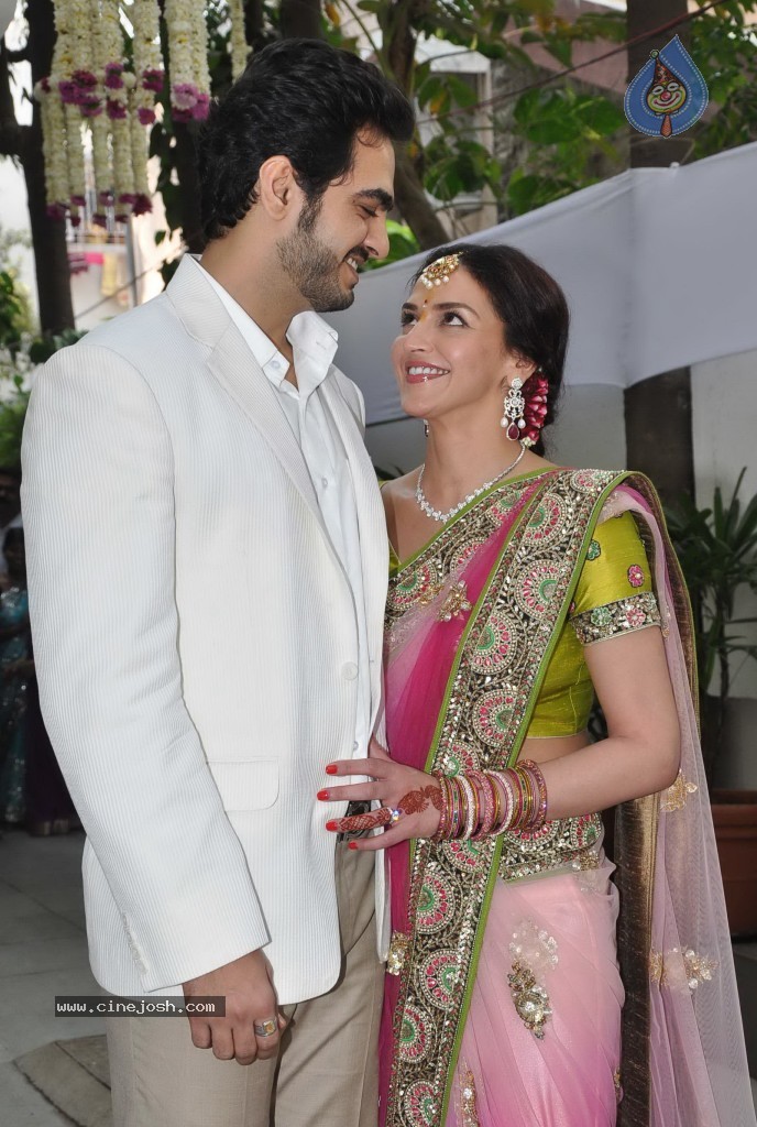 Esha Deol Engagement Photos - 20 / 31 photos