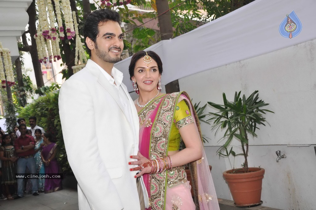 Esha Deol Engagement Photos - 24 / 31 photos