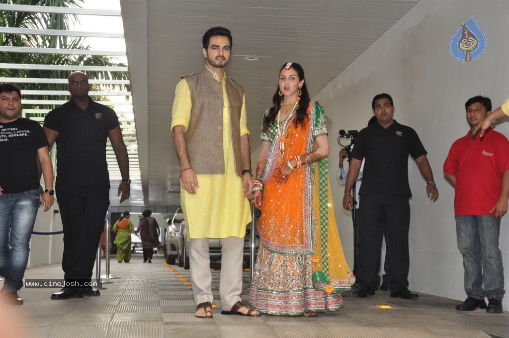 Esha Deol Mehendi Ceremony - 6 / 35 photos
