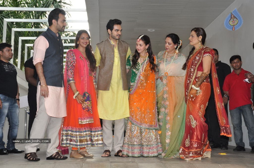 Esha Deol Mehendi Ceremony - 10 / 35 photos
