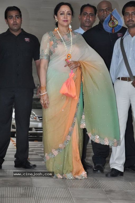 Esha Deol Mehendi Ceremony - 15 / 35 photos