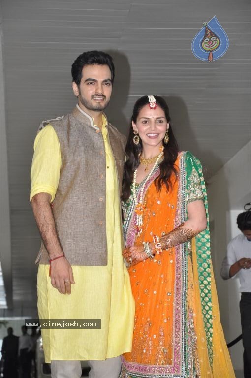 Esha Deol Mehendi Ceremony - 20 / 35 photos