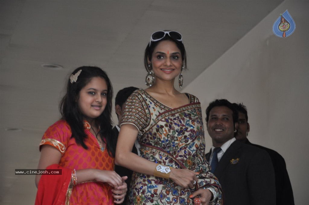 Esha Deol Mehendi Ceremony - 22 / 35 photos