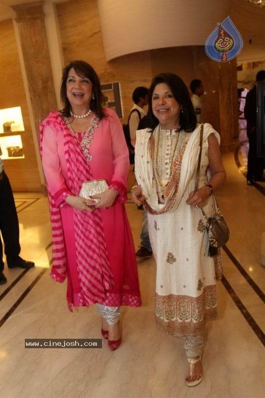 Farah Khan Fine Jewellery Store Launch Party - 9 / 23 photos
