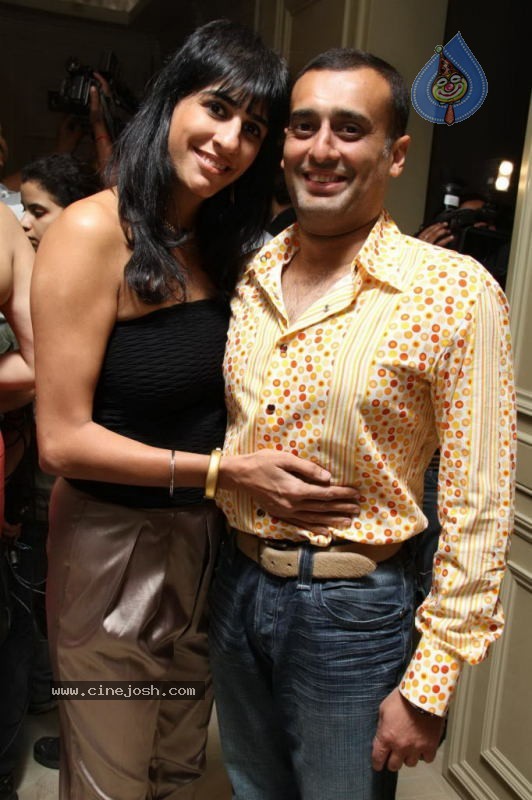 Farah Khan Fine Jewellery Store Launch Party - 20 / 23 photos