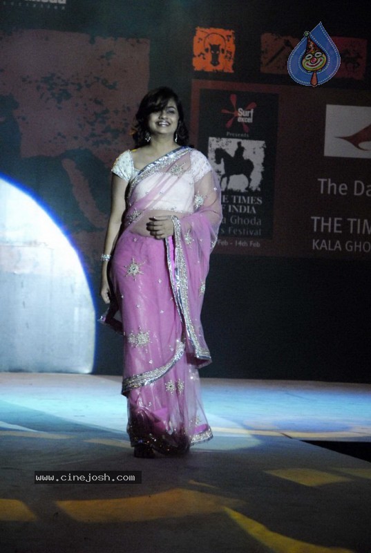 Female Celebs walk the ramp at Kala Ghoda Fashion Show - 10 / 68 photos