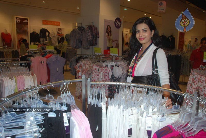 Femina India Fashion Show 2011 - 26 / 36 photos