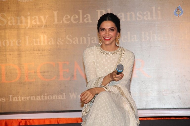 Film Bajirao Mastani Poster Launch - 10 / 21 photos