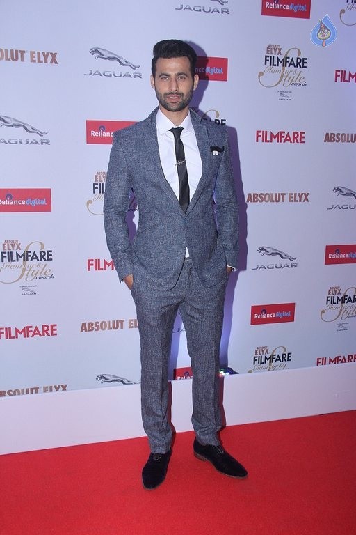 Filmfare Glamour and Style Awards 2015 - 27 / 42 photos