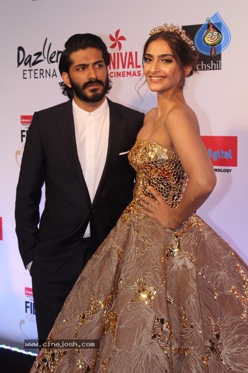 Filmfare Glamour and Style Awards Red Carpet 1 - 29 / 57 photos