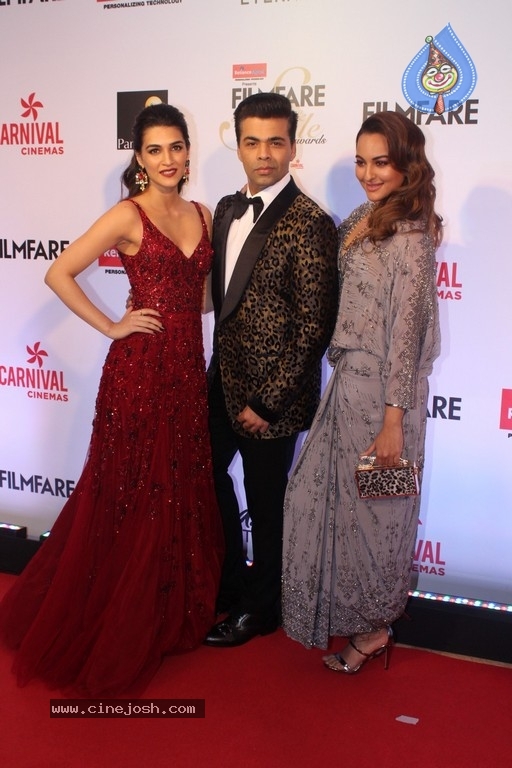 Filmfare Glamour and Style Awards Red Carpet 2 - 30 / 59 photos