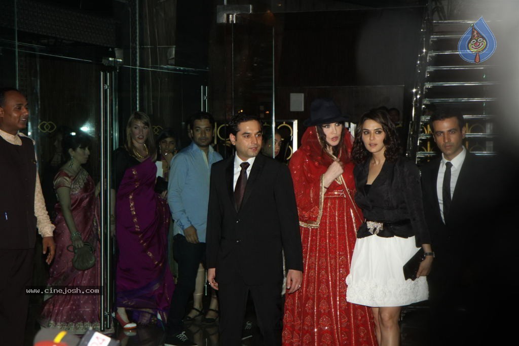 French Embassys Official Soiree Honouring Event - 38 / 46 photos