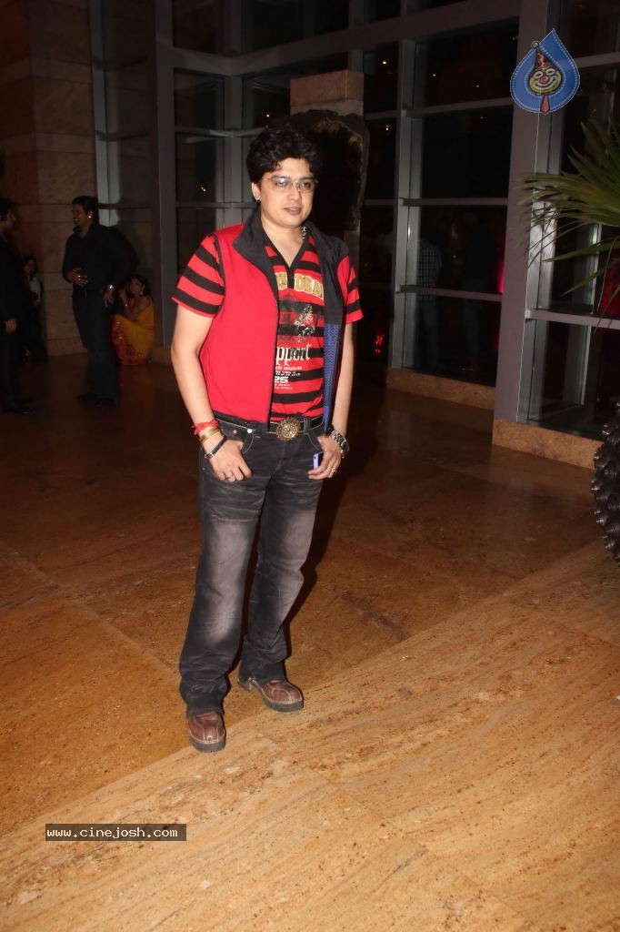 Genelia n Ritesh Reception Photos - 01 - 7 / 148 photos