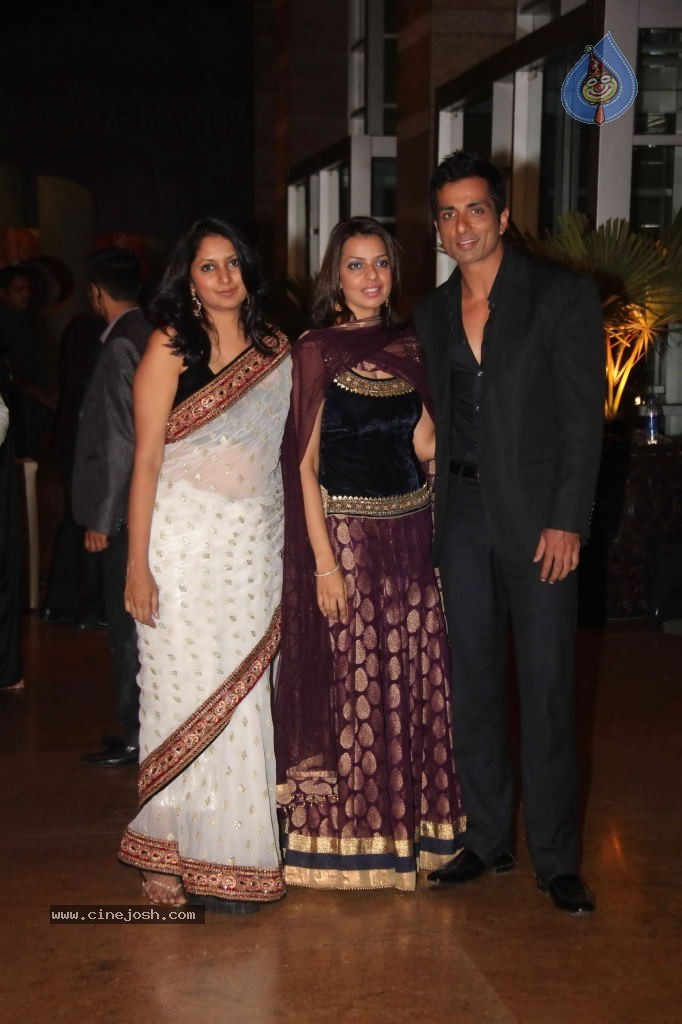 Genelia n Ritesh Reception Photos - 01 - 34 / 148 photos