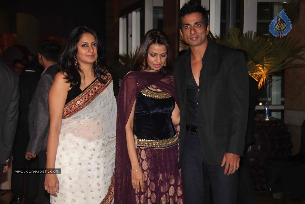 Genelia n Ritesh Reception Photos - 01 - 40 / 148 photos