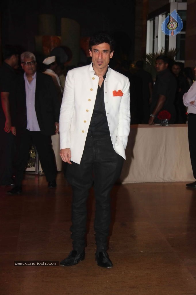 Genelia n Ritesh Reception Photos - 01 - 64 / 148 photos