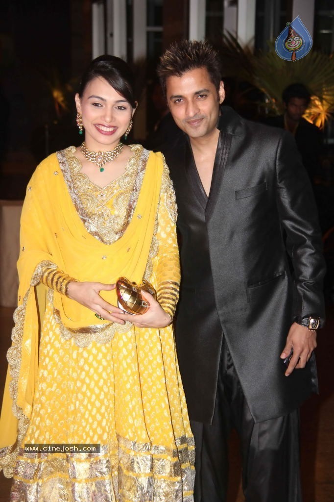 Genelia n Ritesh Reception Photos - 01 - 65 / 148 photos