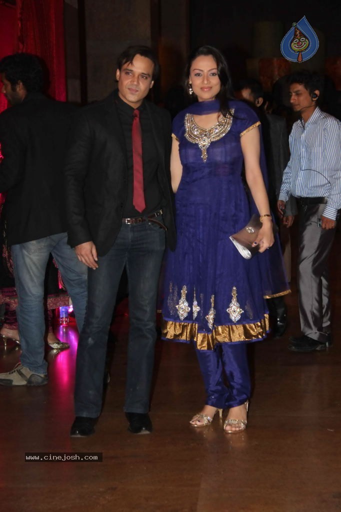 Genelia n Ritesh Reception Photos - 01 - 73 / 148 photos