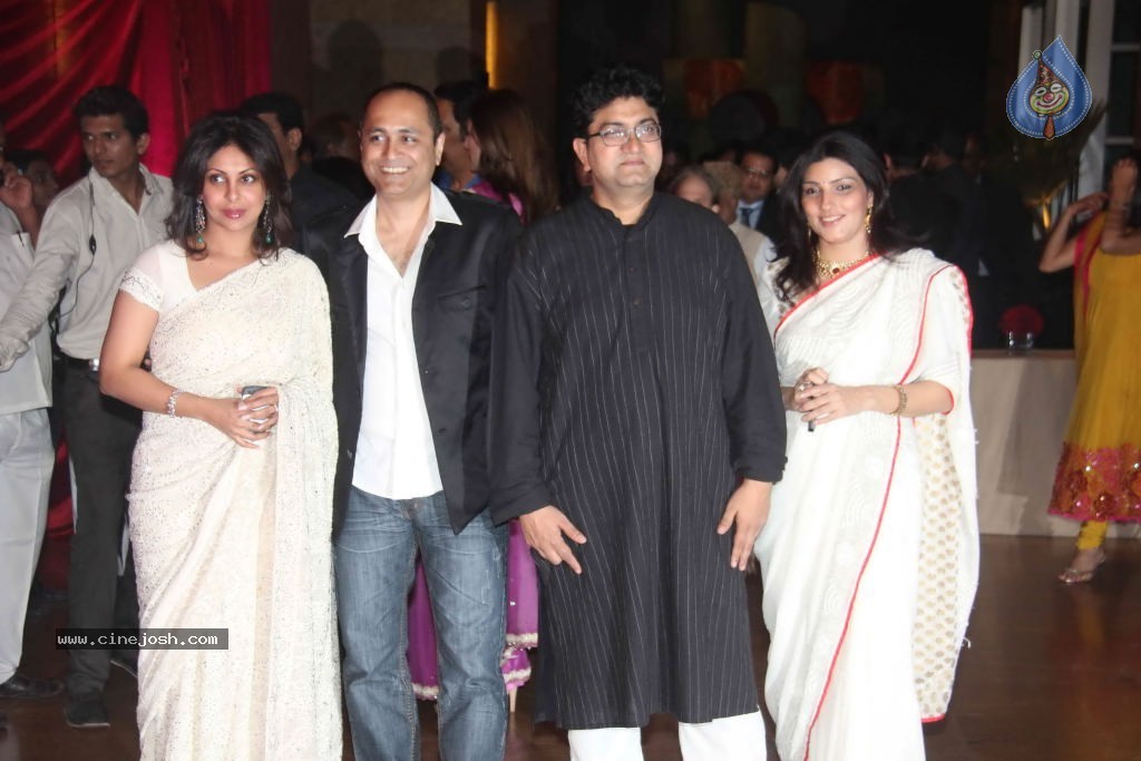 Genelia n Ritesh Reception Photos - 01 - 83 / 148 photos