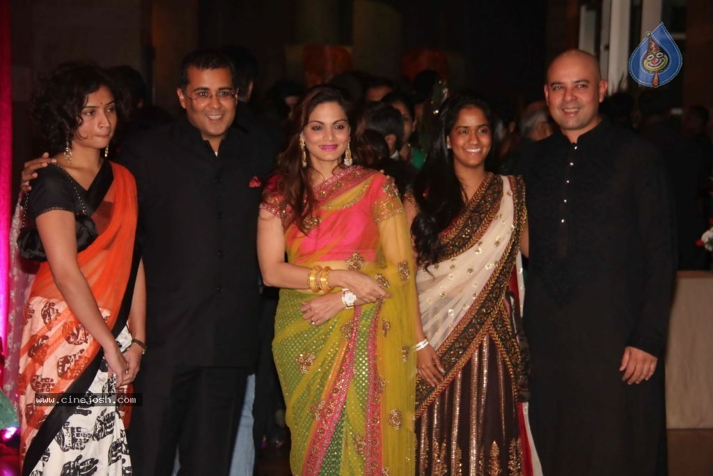 Genelia n Ritesh Reception Photos - 01 - 113 / 148 photos