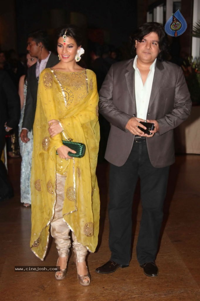 Genelia n Ritesh Reception Photos - 01 - 114 / 148 photos