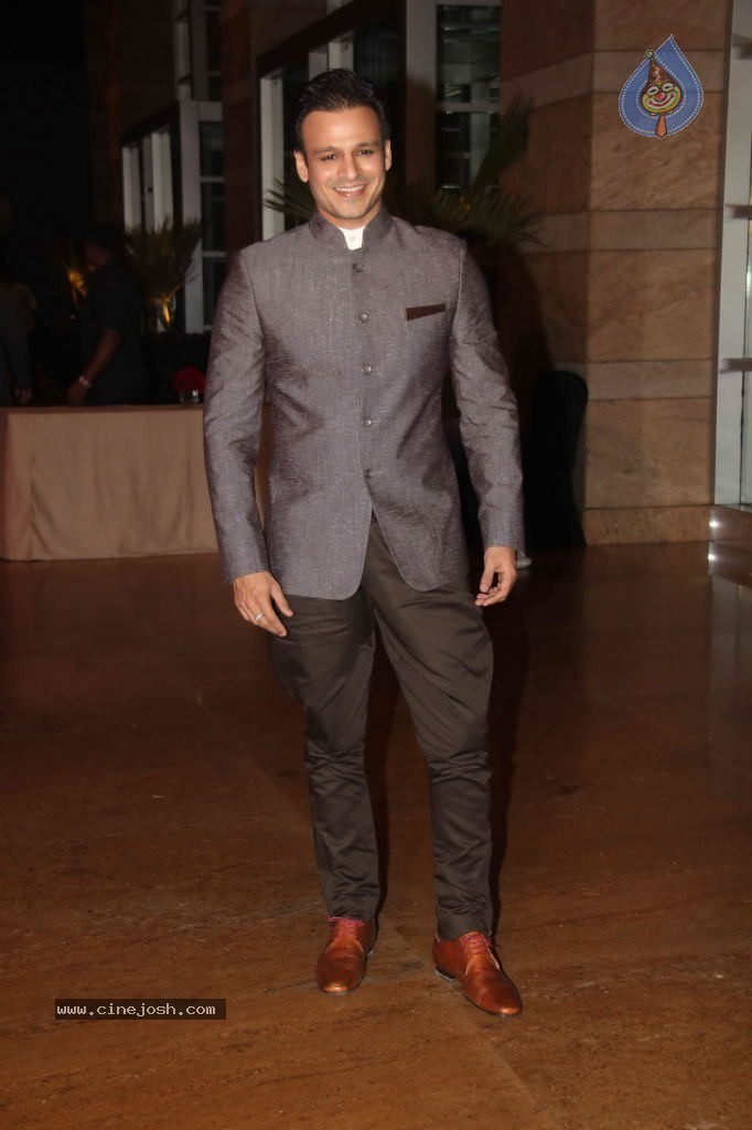 Genelia n Ritesh Reception Photos - 01 - 123 / 148 photos