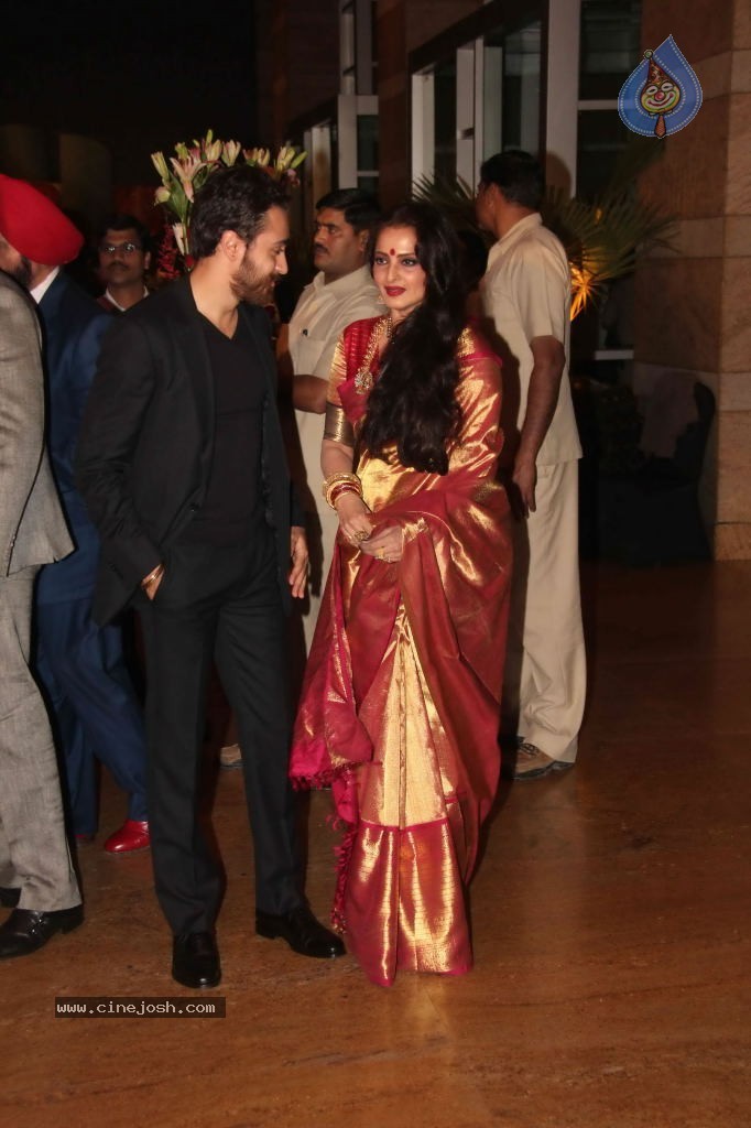 Genelia n Ritesh Reception Photos - 01 - 145 / 148 photos