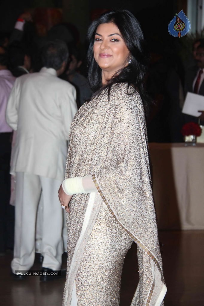 Genelia n Ritesh Reception Photos - 02 - 2 / 144 photos